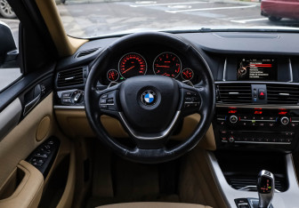 Подержанный автомобиль BMW X4 2017 года (14 фото)