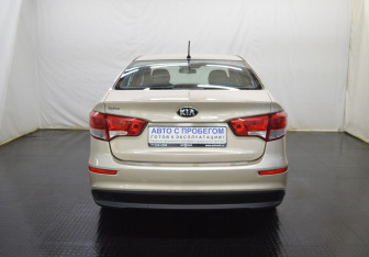 Подержанный автомобиль Kia Rio Sedan 2015 года (6 фото)