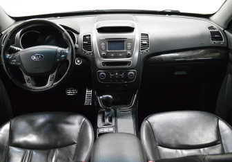 Подержанный автомобиль Kia Sorento 2017 года (14 фото)