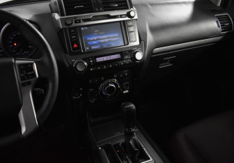 Подержанный автомобиль Toyota Land Cruiser Prado 2017 года (23 фото)