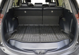 Подержанный автомобиль Toyota RAV4 2014 года (17 фото)