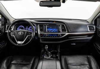 Подержанный автомобиль Toyota Highlander 2014 года (10 фото)