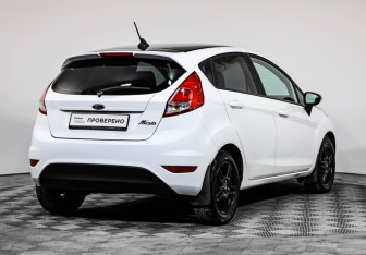Подержанный автомобиль Ford Fiesta Hatchback 2017 года (5 фото)