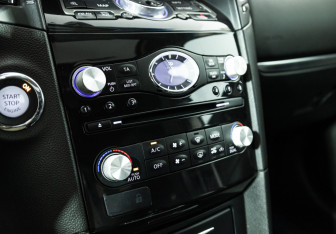 Подержанный автомобиль Infiniti FX 2012 года (26 фото)