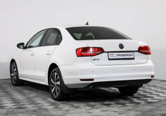 Подержанный автомобиль Volkswagen Jetta Sedan 2015 года (7 фото)