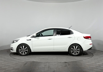 Подержанный автомобиль Kia Rio Sedan 2016 года (8 фото)