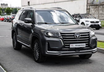 Подержанный автомобиль Changan CS95 2023 года (5 фото)