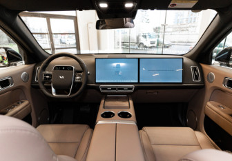 Новый LiXiang L7 2025 (11 фото)