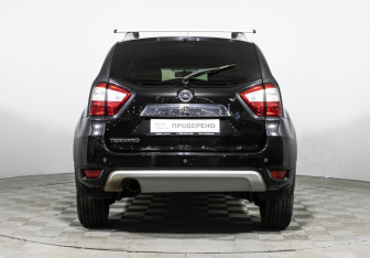 Подержанный автомобиль Nissan Terrano 2014 года (6 фото)