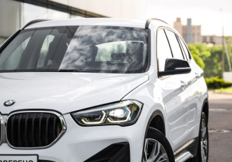 Подержанный автомобиль BMW X1 2019 года (2 фото)