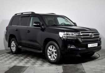 Подержанный автомобиль Toyota Land Cruiser Suv 2015 года (3 фото)