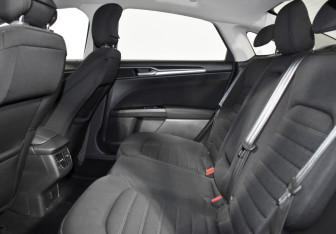 Подержанный автомобиль Ford Mondeo Sedan 2015 года (11 фото)