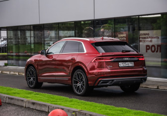Подержанный автомобиль Audi Q8 2020 года (8 фото)