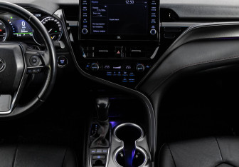Подержанный автомобиль Toyota Camry Sedan 2021 года (13 фото)