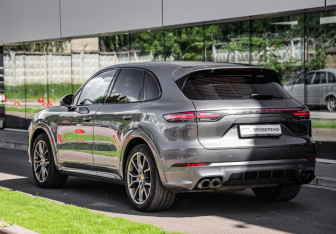 Подержанный автомобиль Porsche Cayenne 2020 года (8 фото)