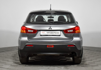 Подержанный автомобиль Mitsubishi ASX 2012 года (6 фото)