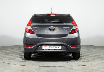 Подержанный автомобиль Hyundai Solaris Hatchback 2012 года (6 фото)