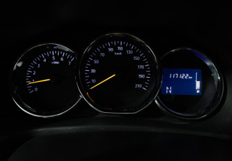 Подержанный автомобиль Renault Sandero 2015 года (12 фото)