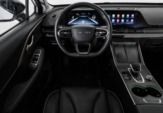 Подержанный автомобиль Omoda C5 2023 года (11 фото)