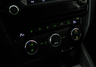 Подержанный автомобиль Skoda Octavia Liftback 2014 года (15 фото)