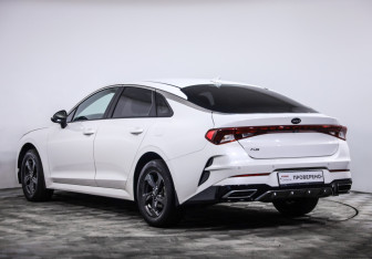 Подержанный автомобиль Kia K5 2020 года (7 фото)