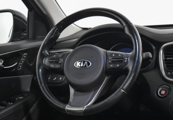 Подержанный автомобиль Kia Sorento 2016 года (15 фото)
