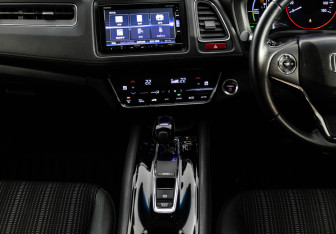 Подержанный автомобиль Honda Vezel 2014 года (13 фото)