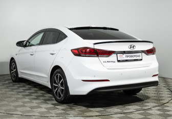 Подержанный автомобиль Hyundai Elantra Sedan 2017 года (7 фото)