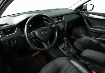 Подержанный автомобиль Skoda Octavia Liftback 2019 года (11 фото)