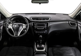 Подержанный автомобиль Nissan X-Trail 2016 года (10 фото)