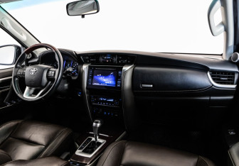 Подержанный автомобиль Toyota Fortuner 2018 года (9 фото)