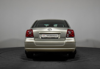 Подержанный автомобиль Toyota Avensis Sedan 2006 года (6 фото)