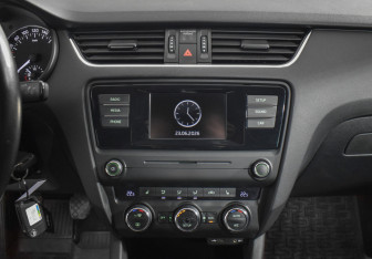 Подержанный автомобиль Skoda Octavia Liftback 2015 года (15 фото)