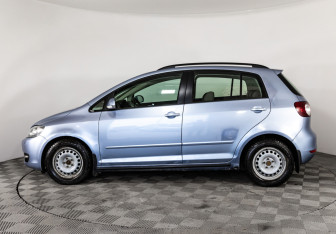 Подержанный автомобиль Volkswagen Golf Plus 2011 года (8 фото)
