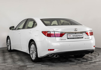 Подержанный автомобиль Lexus ES 2013 года (7 фото)