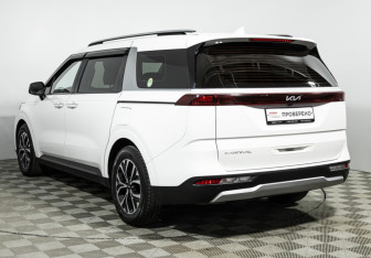 Подержанный автомобиль Kia Carnival 2021 года (7 фото)