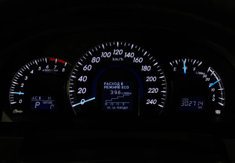 Подержанный автомобиль Toyota Camry Sedan 2013 года (23 фото)