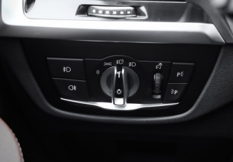 Подержанный автомобиль BMW X3 2020 года (24 фото)