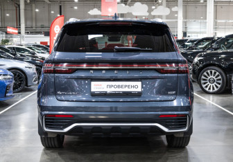 Подержанный автомобиль Geely Monjaro 2023 года (9 фото)