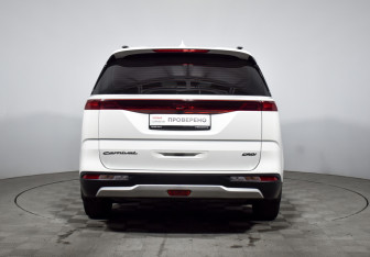 Подержанный автомобиль Kia Carnival 2021 года (6 фото)