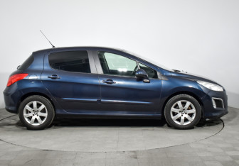 Подержанный автомобиль Peugeot 308 Hatchback 2012 года (4 фото)