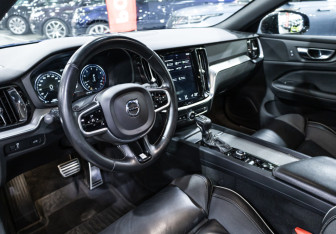 Подержанный автомобиль Volvo S60 2019 года (14 фото)