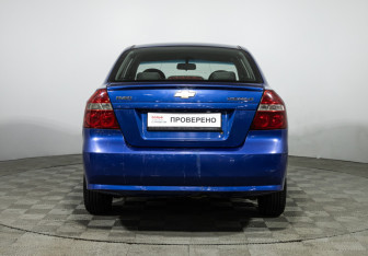 Подержанный автомобиль Chevrolet Aveo Sedan 2010 года (6 фото)