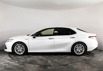 Подержанный автомобиль Toyota Camry Sedan 2020 года (10 фото)
