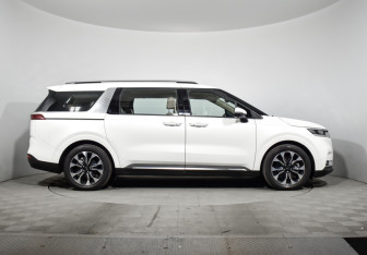 Подержанный автомобиль Kia Carnival 2020 года (4 фото)