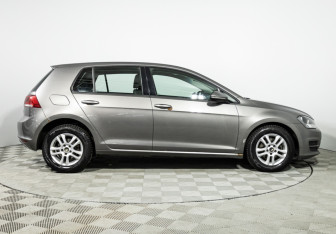 Подержанный автомобиль Volkswagen Golf Hatchback 2013 года (4 фото)