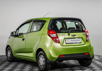 Подержанный автомобиль Chevrolet Spark 2013 года (7 фото)