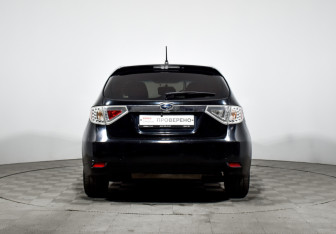 Подержанный автомобиль Subaru Impreza Hatchback 2008 года (6 фото)