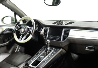 Подержанный автомобиль Porsche Macan 2016 года (9 фото)