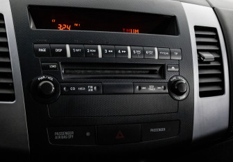 Подержанный автомобиль Mitsubishi Outlander 2010 года (17 фото)